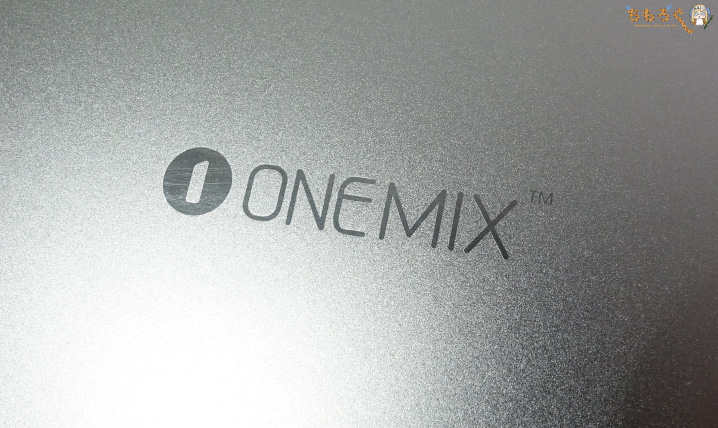 OneMix 3Sの外観（デザイン）をチェック
