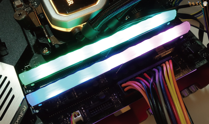 V-color DDR4 PRISM II RGBのLEDライティング（写真）