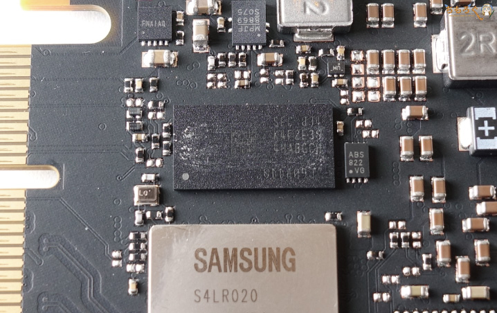 Samsung 983 ZET（内部コンポーネント）