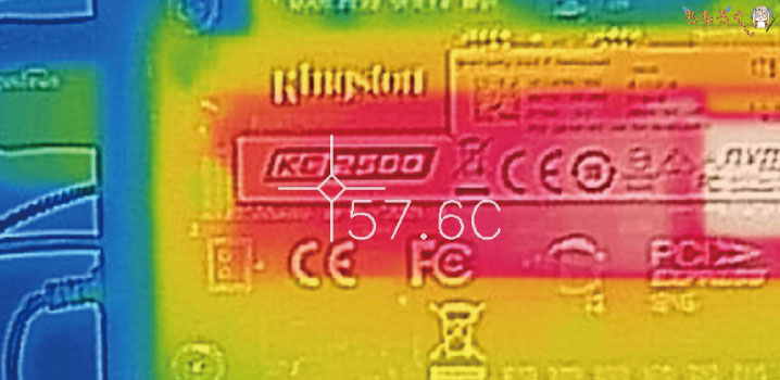 Kingston KC2500 1TBをレビュー(サーモグラフィカメラで表面温度)