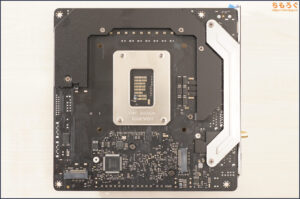 ASRock Z890I Nova WiFiの写真