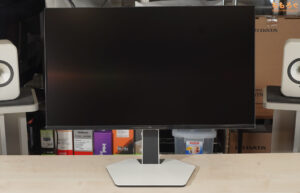 TCL 32R84 レビュー（外観デザイン）