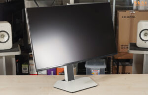 TCL 32R84 レビュー（外観デザイン）
