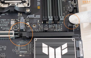 ASUS TUF GAMING B850-PLUS WIFI PCIeクイックリリース 写真